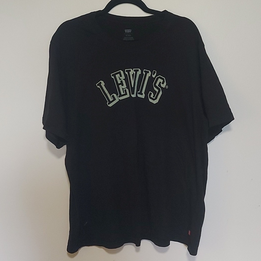 Levi's large tshirt